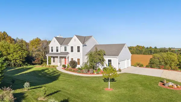 9660 Skyline Drive, Allenton, WI 53002