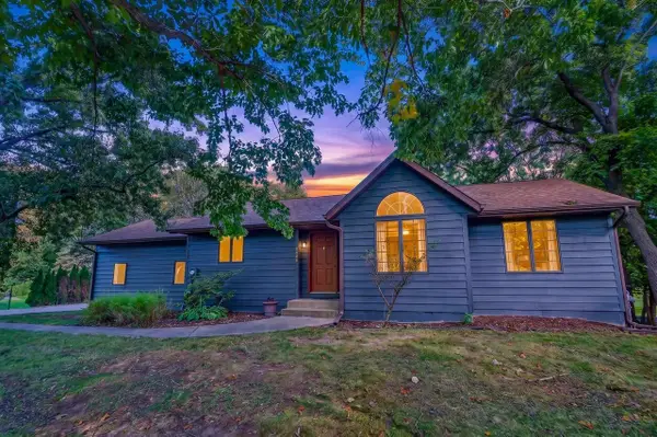 8062 Burr Oak Trail, Cross Plains, WI 53528
