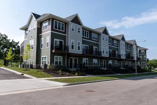 2674 Notre Dame Drive #702, Madison, WI 53711