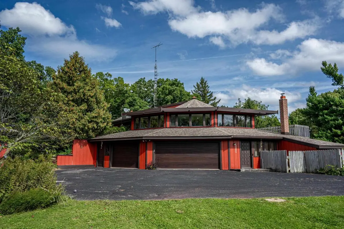 N6283 Fox Glen Road, Portage, WI 53901 - #1