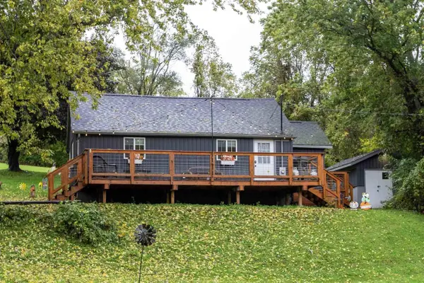 2825 Fairplay Road, Hazel Green, WI 53811