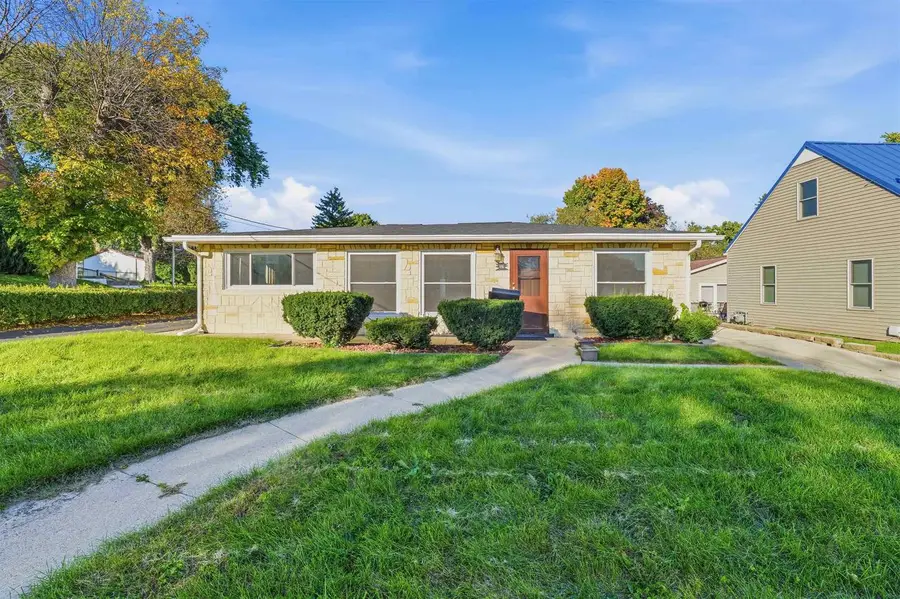 116 Pearl Street, Beaver Dam, WI 53916 - #2