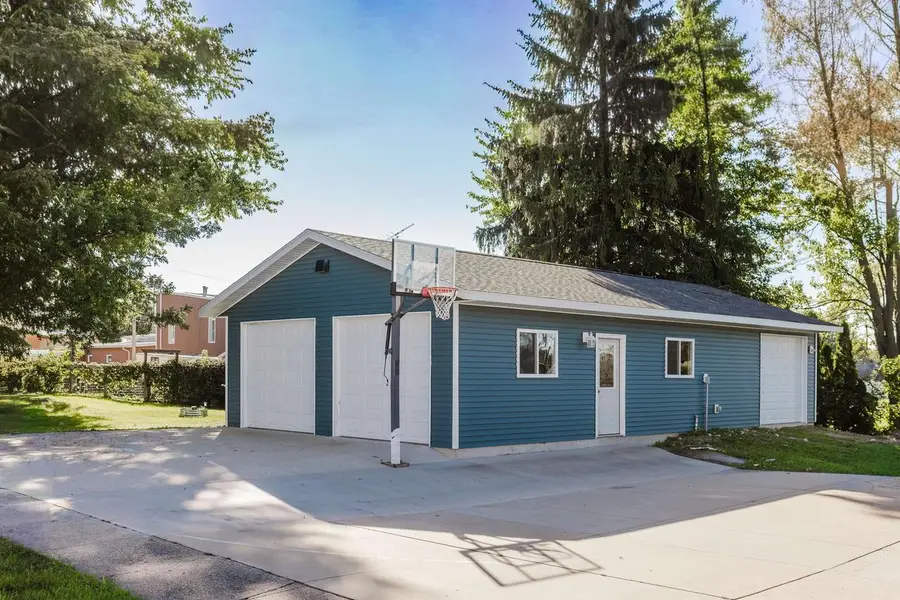 420 W Woodward Avenue, Livingston, WI 53554 - #2