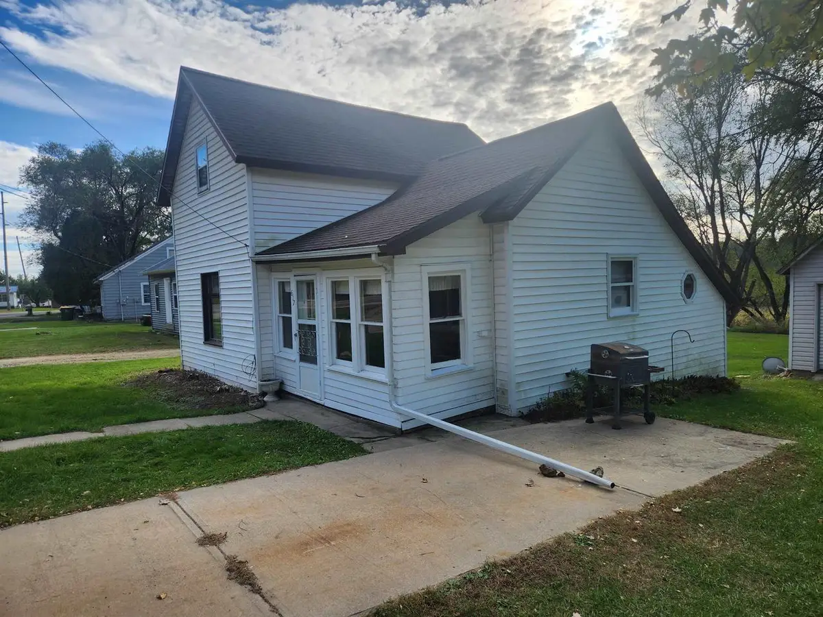 617 & 619 Center Street, Wonewoc, WI 53968 - #1