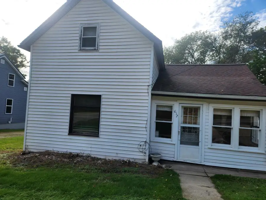 617 & 619 Center Street, Wonewoc, WI 53968 - #3