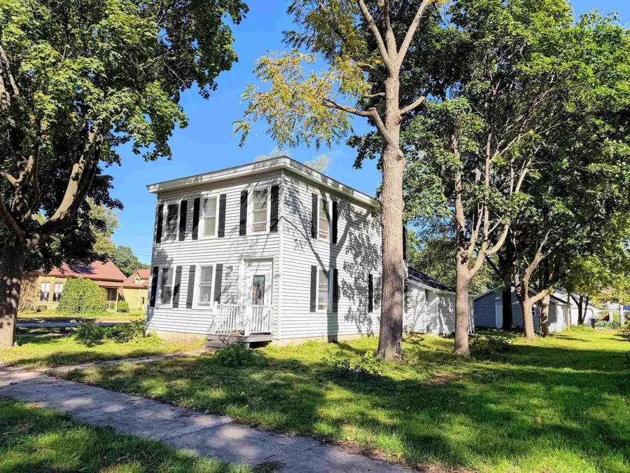 158 N Wacouta Avenue, Prairie Du Chien, WI 53821 - #3