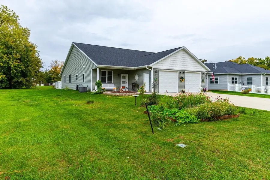 504 E 8th Avenue, Brodhead, WI 53520 - #3