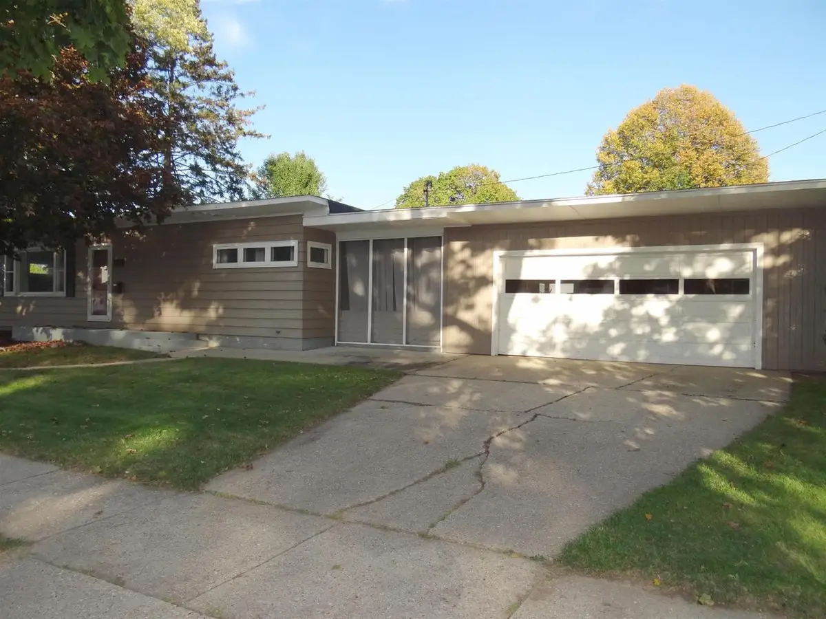 1046 N Ringold Street, Janesville, WI 53545 - #1