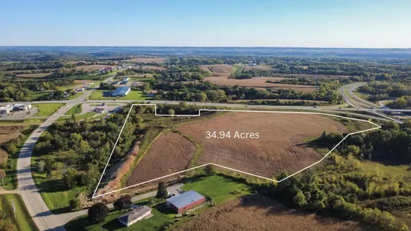 527 Badger Road, Hazel Green, WI 53811