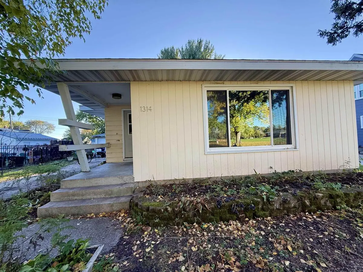 1314 La Salle Street, Janesville, WI 53546 - #1