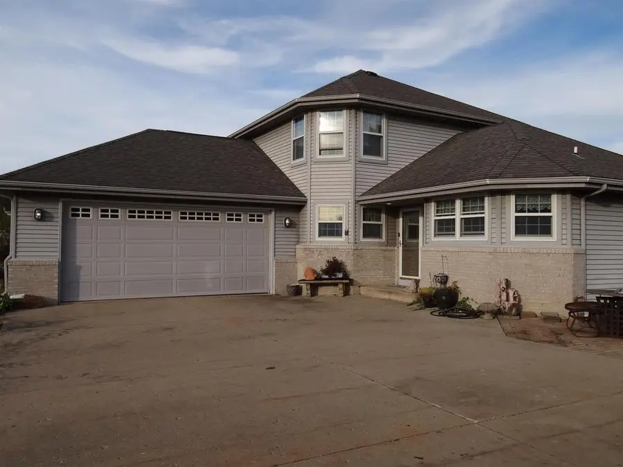 1046 Summerhill Drive, Janesville, WI 53546 - #2