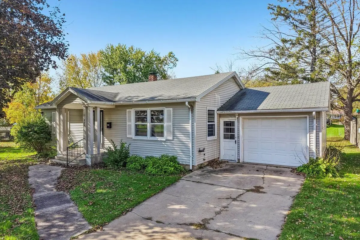 544 Ellinwood Avenue, Reedsburg, WI 53959 - #1