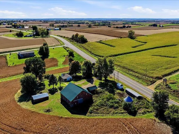 440 State Rd 80 Road, Hazel Green, WI 53811