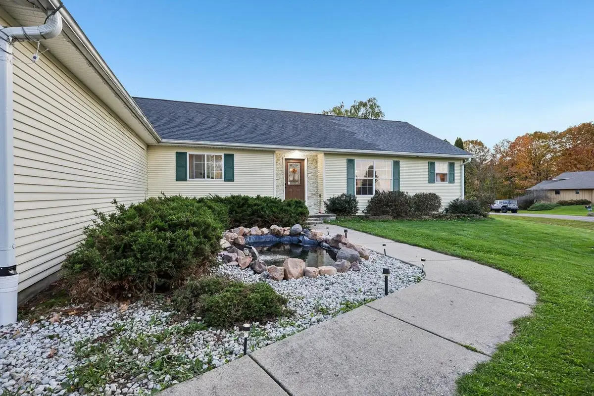 S5631 Glacier Drive, Baraboo, WI 53913 - #1