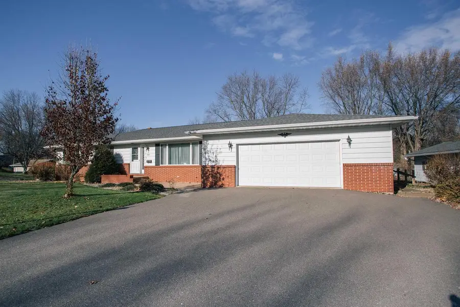 300 E MILLER STREET, Greenwood, WI 54437 - Image #2