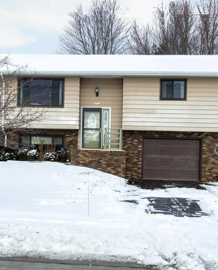 1012 W CAMPUS DRIVE, Wausau, WI 54401 - Image #1