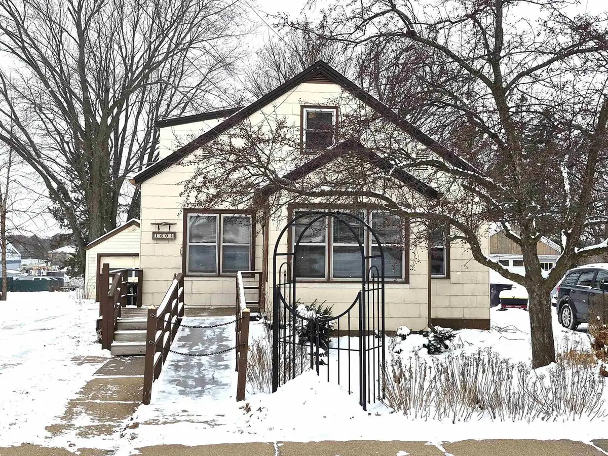 1604 S CEDAR AVENUE, Marshfield, WI 54449 - Image #1