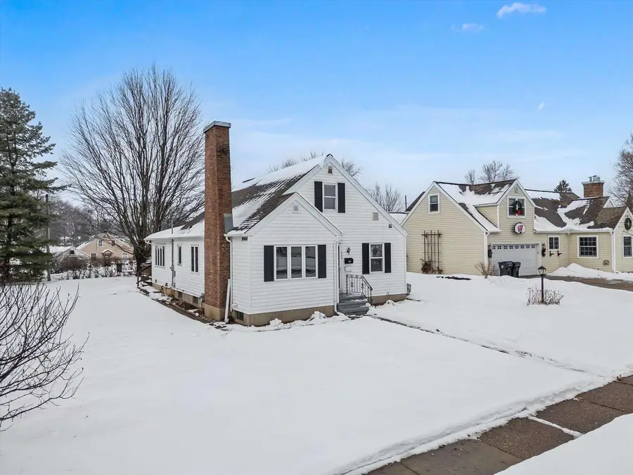 604 S APPLE AVENUE, Marshfield, WI 54449 - #3