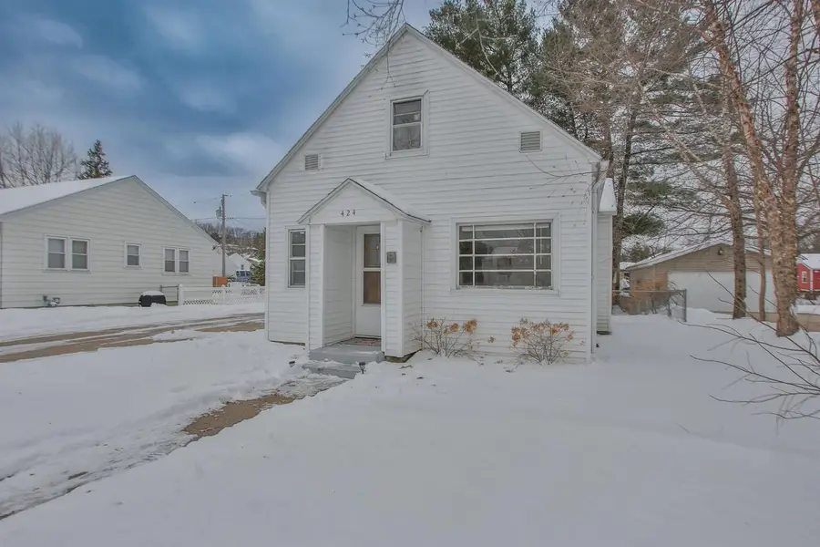 424 N 8TH AVENUE, Wausau, WI 54401 - #3