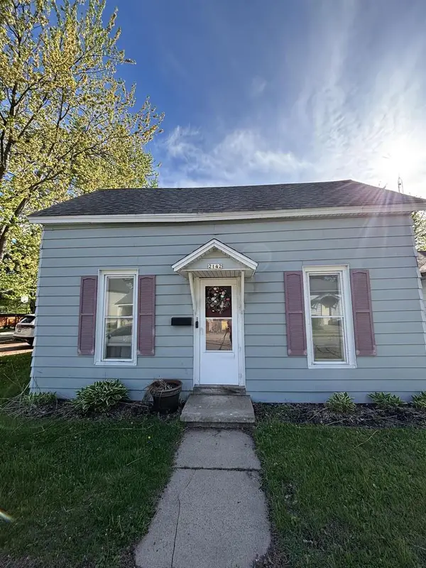 2142 STRONGS AVENUE, Stevens Point, WI 54481