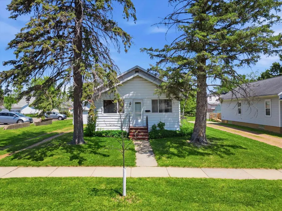 607 W ARNOLD STREET, Marshfield, WI 54449 - #2