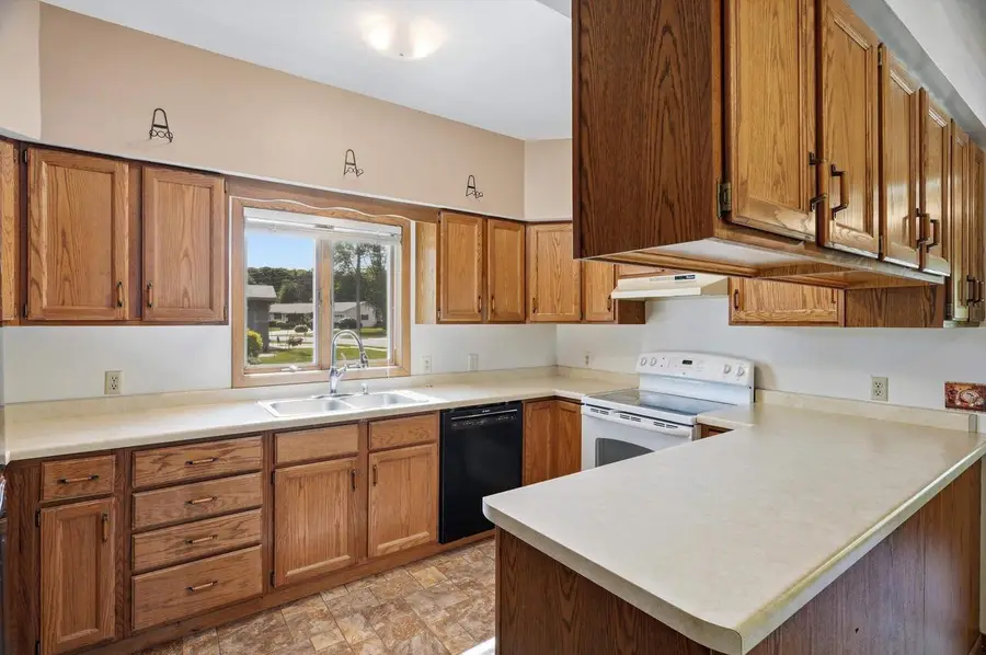 1617 E BLODGETT STREET, Marshfield, WI 54449 - #3