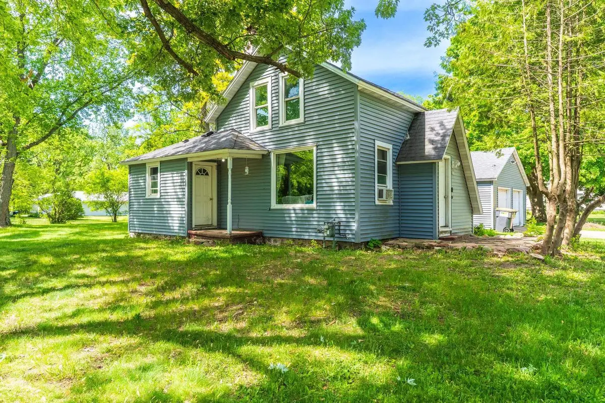 325 E CHESTER STREET, Plainfield, WI 54966 - #1