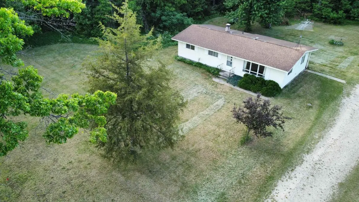 W13940 BEECHNUT AVENUE, Hancock, WI 54943 - #1