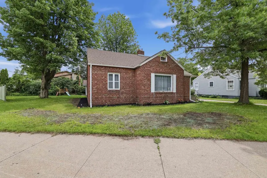 603 MICHIGAN AVENUE, Stevens Point, WI 54481 - #3