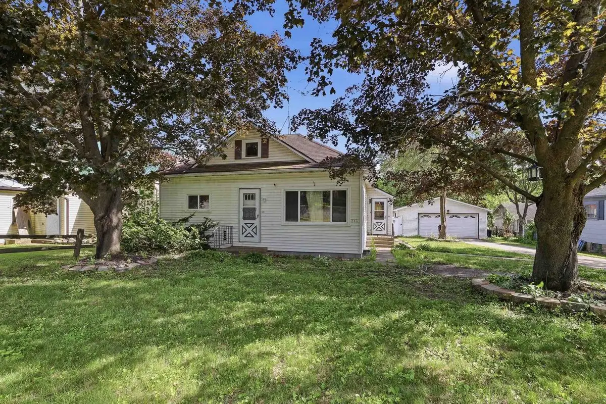 313 E NORTH LAKE STREET, Hancock, WI 54943 - #1