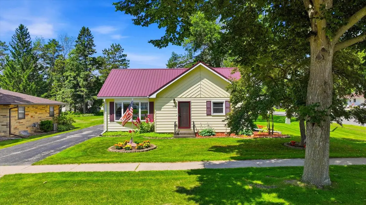 1500 S LOCUST AVENUE, Marshfield, WI 54449 - #1