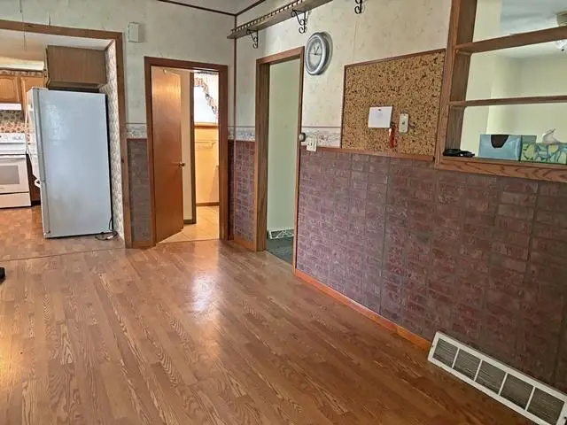 105 N HENDREN AVENUE, Greenwood, WI 54449 - #2