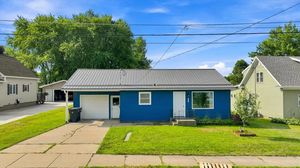 112 E 17TH STREET, Marshfield, WI 54449 - #1