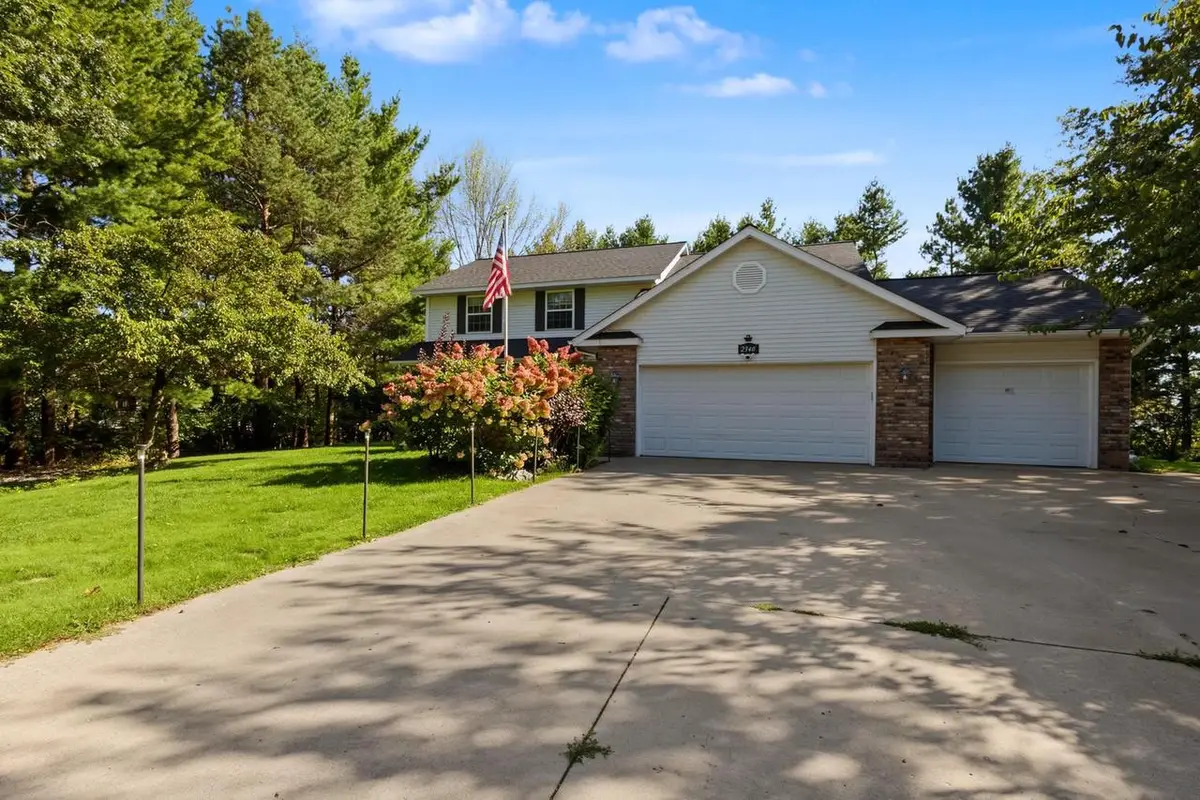 2340 OK BLUFF CIRCLE, Plover, WI 54467 - #1