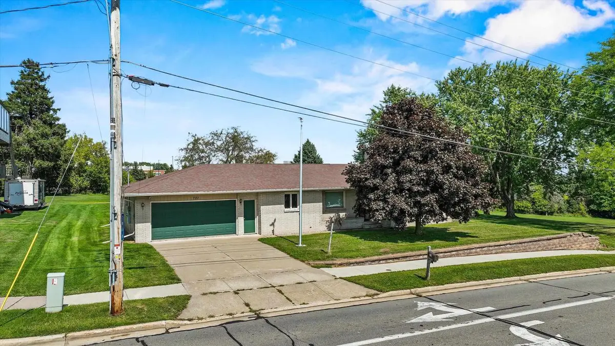 721 W UPHAM STREET, Marshfield, WI 54449 - #1