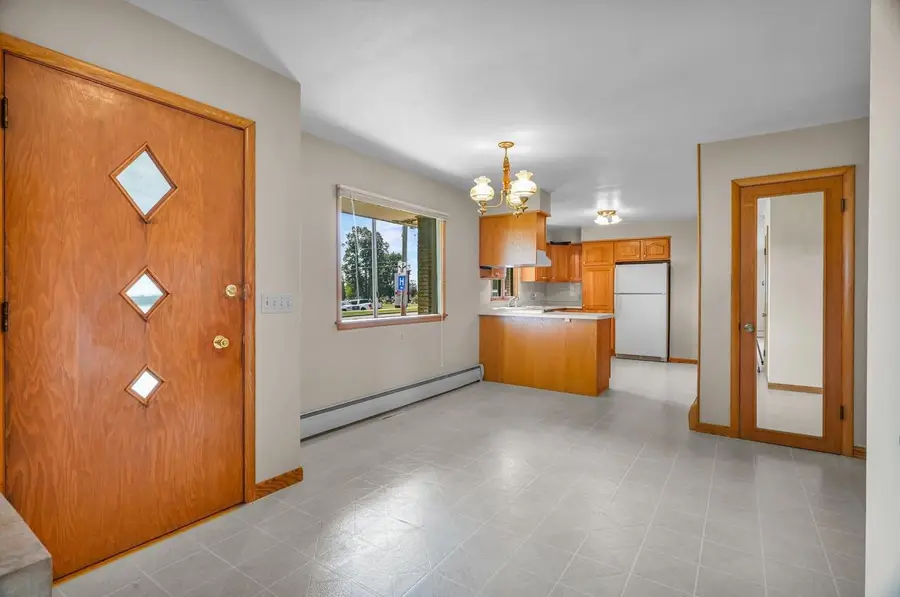 721 W UPHAM STREET, Marshfield, WI 54449 - #3