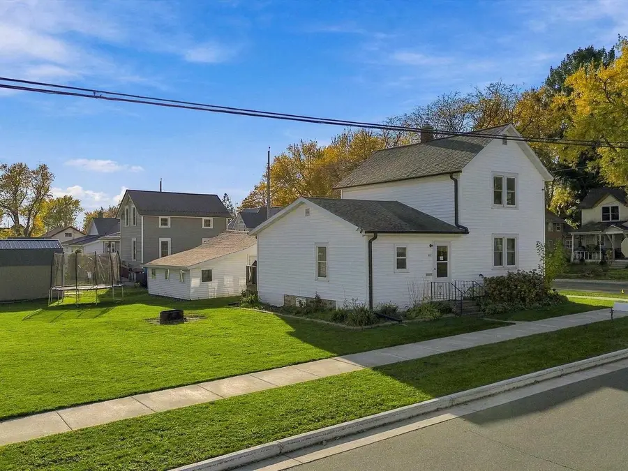 412 W CLEVELAND STREET, Marshfield, WI 54449 - #2