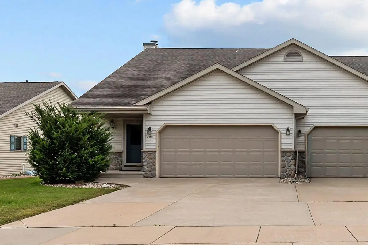 2455 BLAKE COURT, Oshkosh, WI 54904 - Image #1