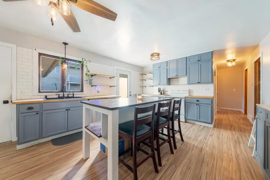 433 DOERSCH TRAIL, Seymour, WI 54165 - Image #2