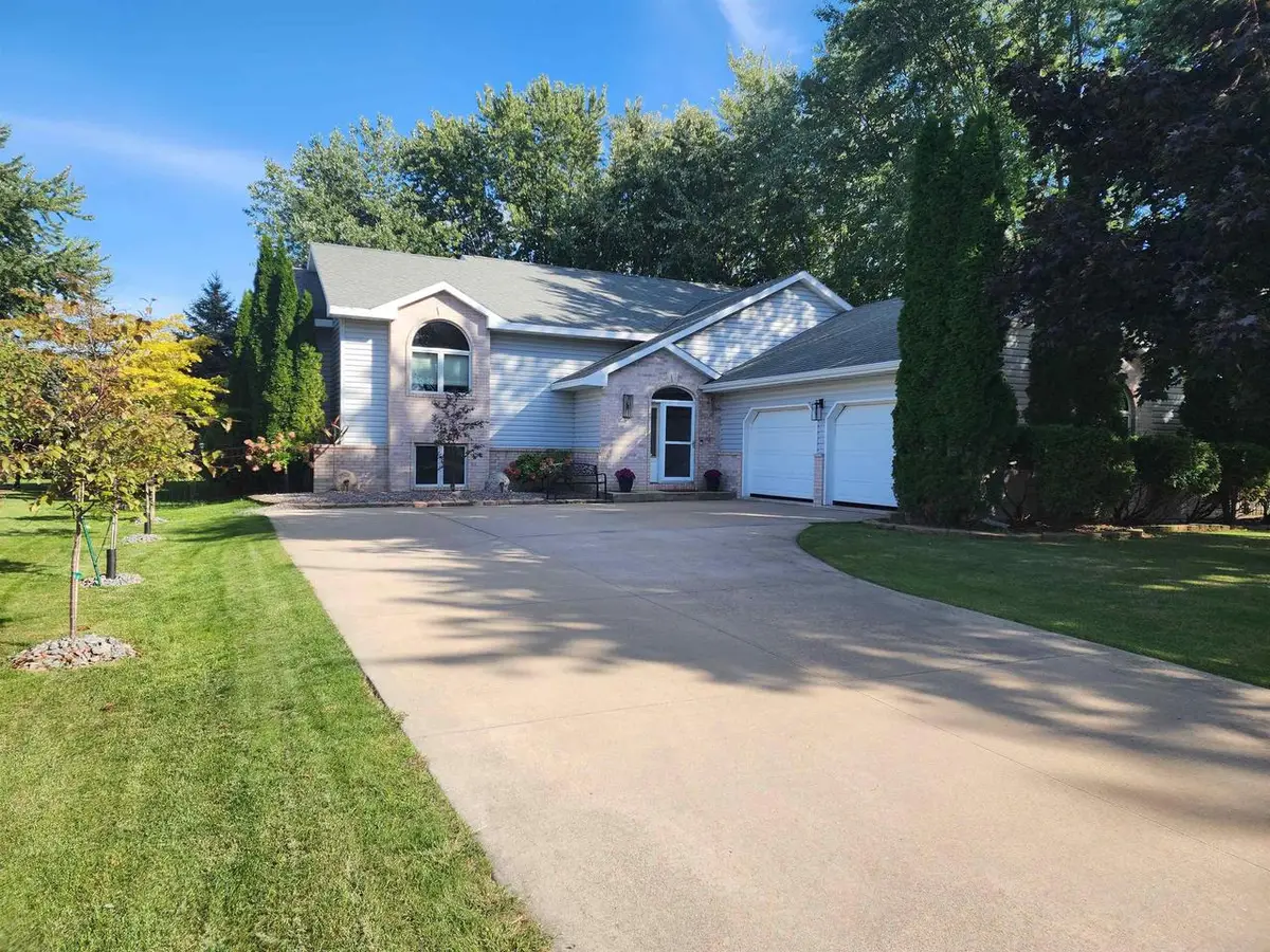 4500 CEDAR VIEW DRIVE, Oshkosh, WI 54901 - Image #1