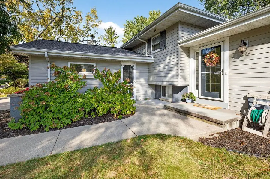 1224 S PARK AVENUE, Neenah, WI 54956 - Image #2