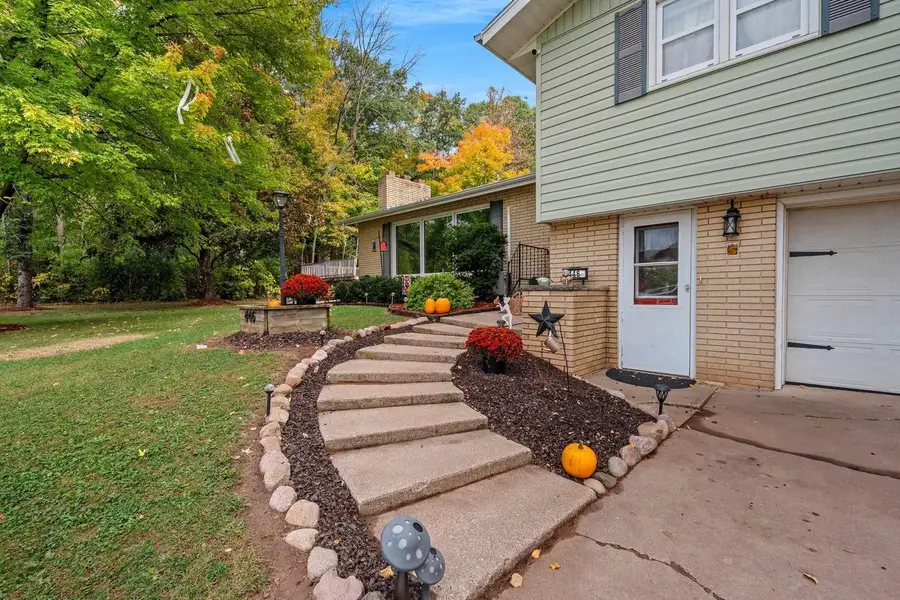 446 HOFFMANN COURT, Manawa, WI 54949 - Image #2