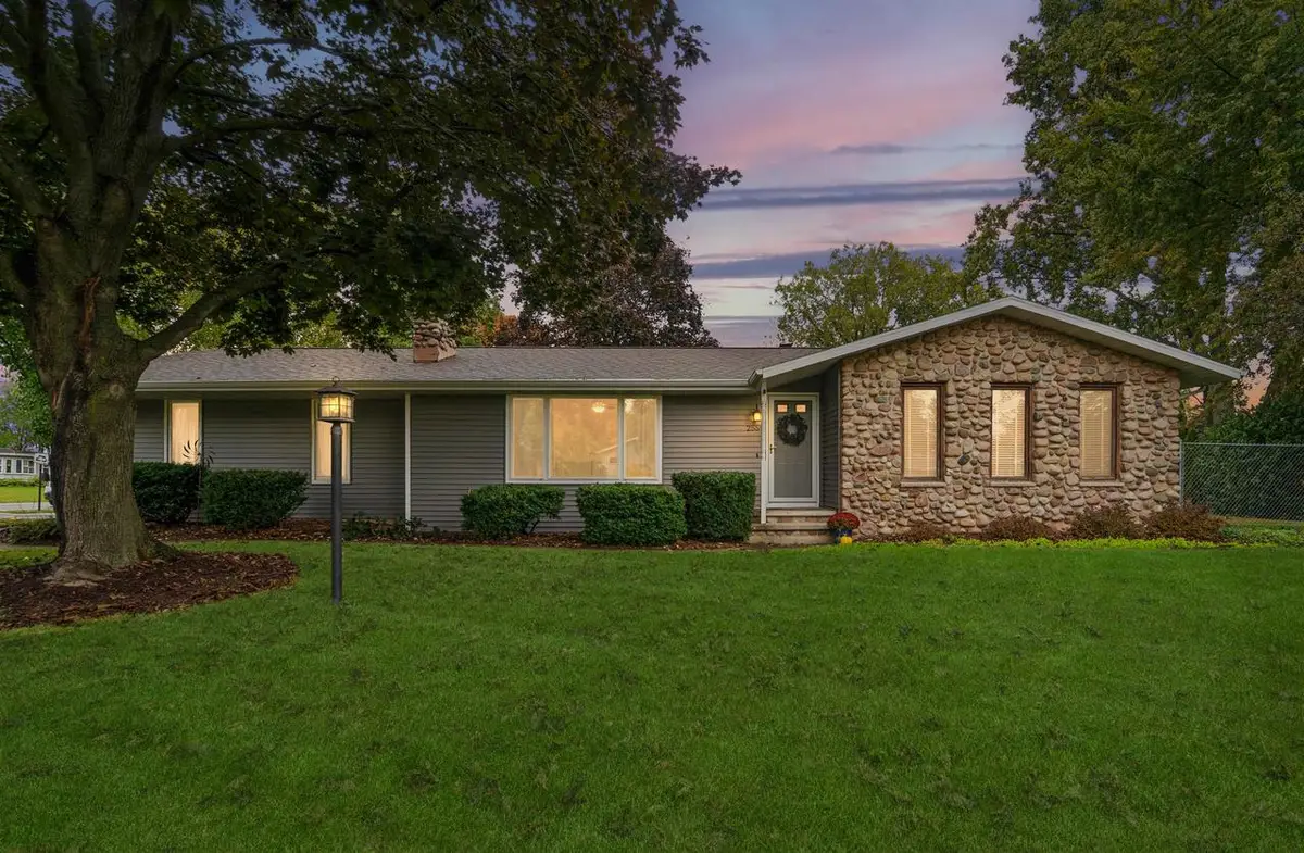 2555 PALISADES LANE, Appleton, WI 54915 - Image #1