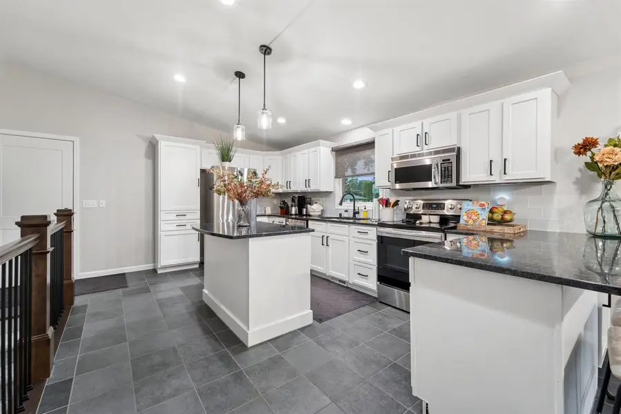 2555 PALISADES LANE, Appleton, WI 54915 - Image #2