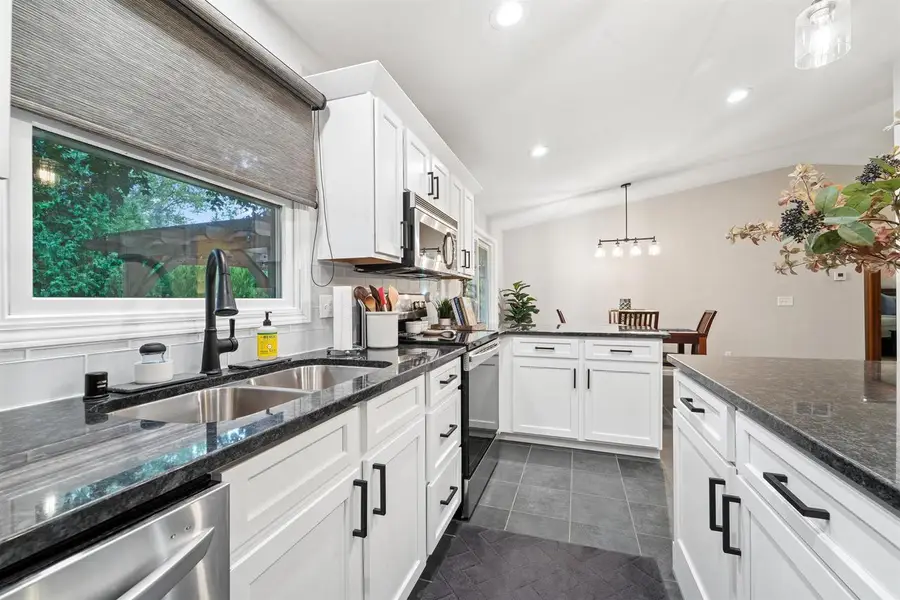 2555 PALISADES LANE, Appleton, WI 54915 - Image #3