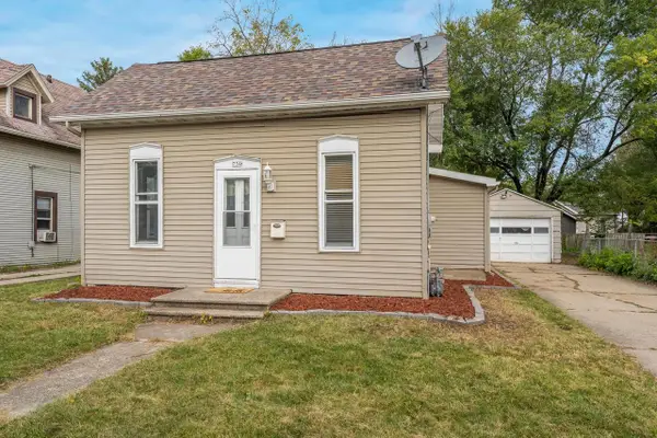 734 WOODLAND AVENUE, Oshkosh, WI 54901