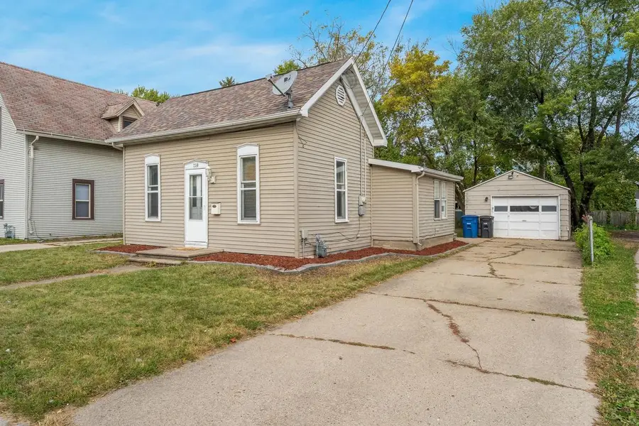 734 WOODLAND AVENUE, Oshkosh, WI 54901 - Image #3