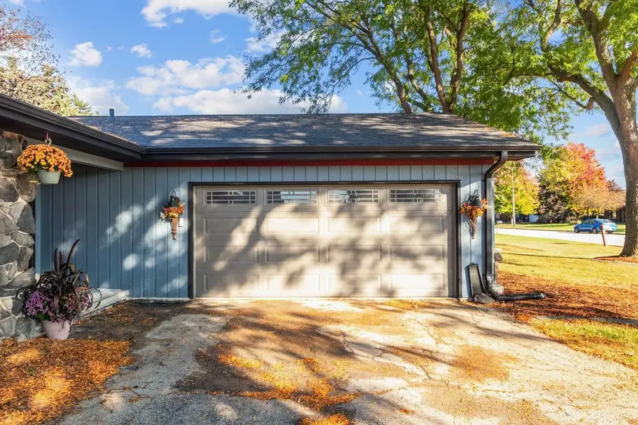 1056 JACOBSEN ROAD, Neenah, WI 54956 - Image #2