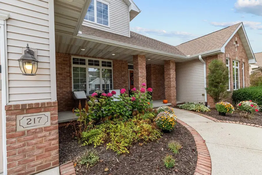 217 E WENTWORTH LANE, Appleton, WI 54913 - Image #2