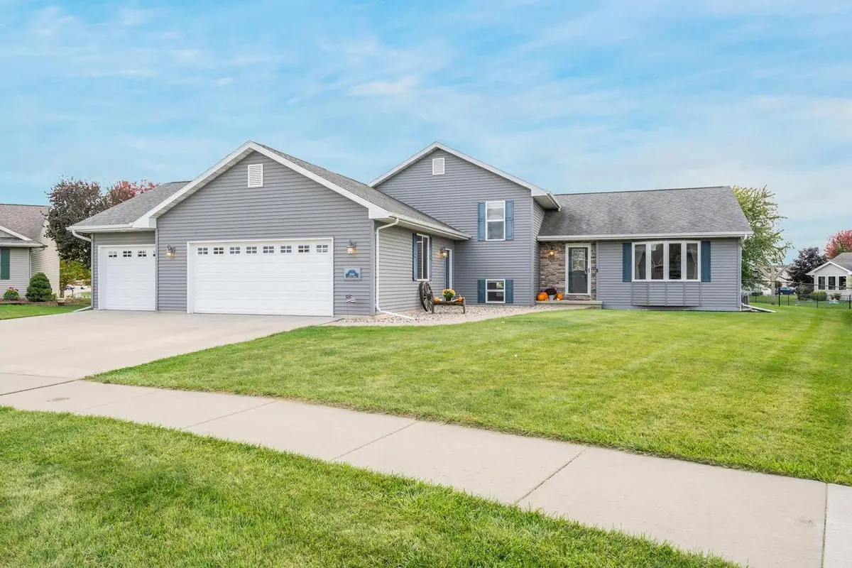 1860 JUSTIN DRIVE, Omro, WI 54963 - Image #1
